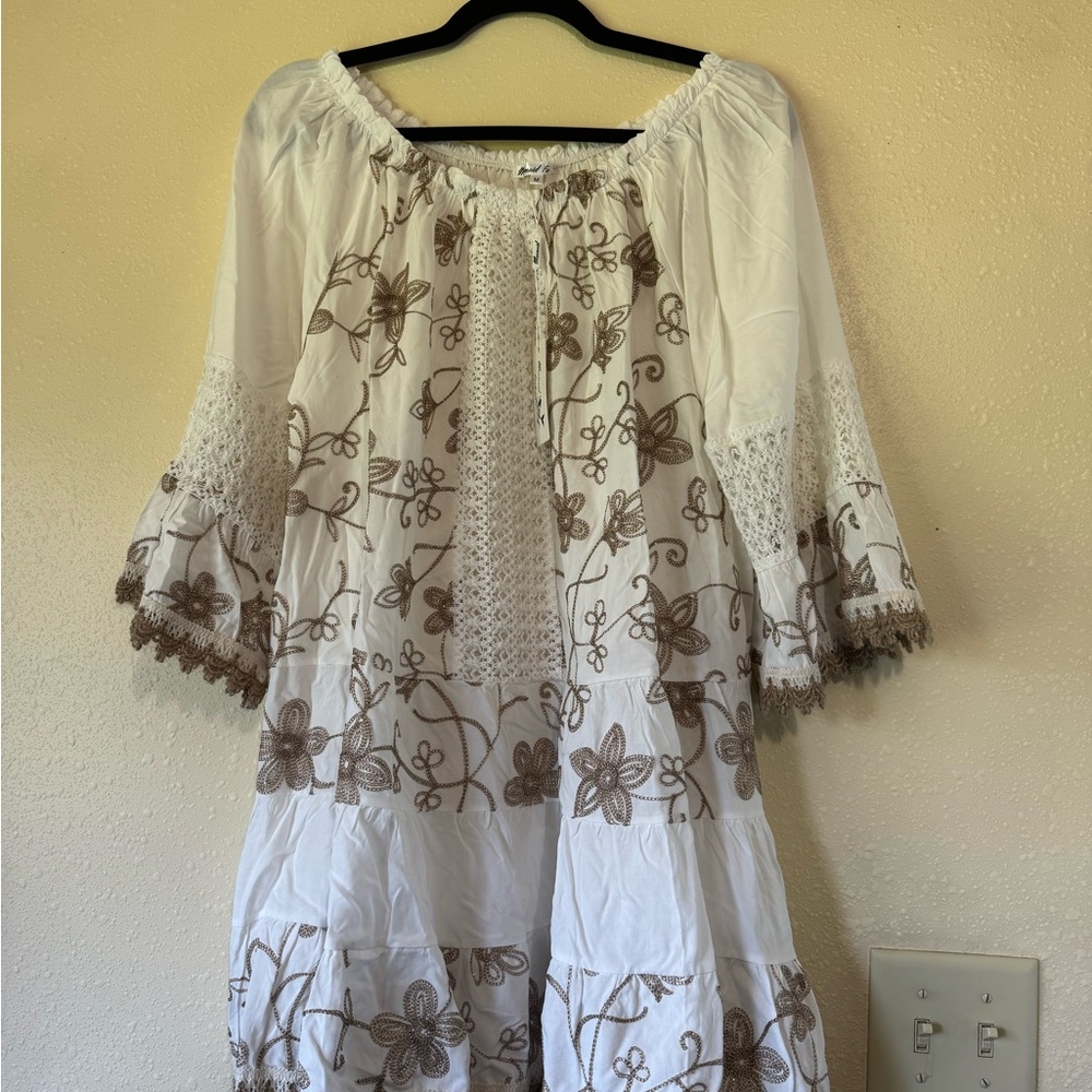 Chic Floral Long Sleeve Dress in White and Brown